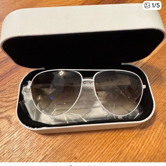 Vintage Marc Jacob's White Sunglasses with Case - Picture 6 of 6